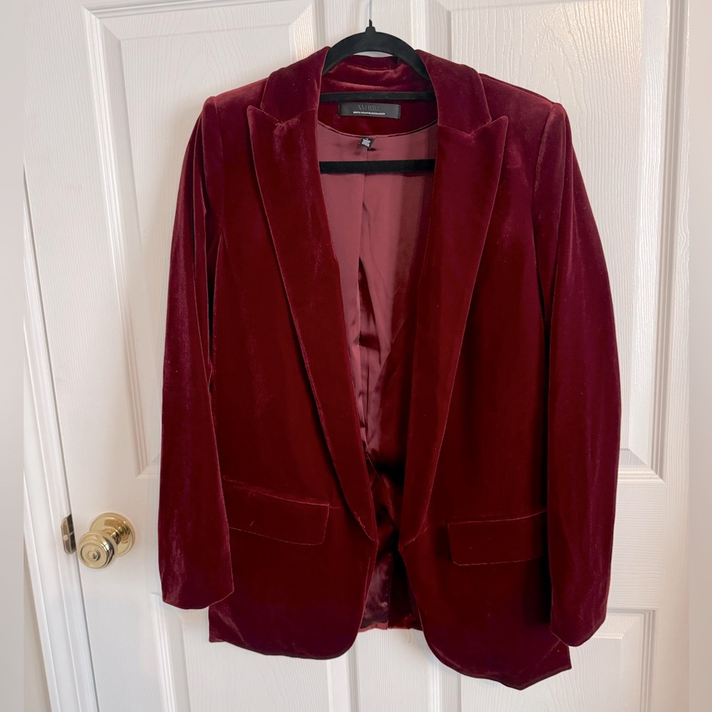 NWOT! Velvet blazer